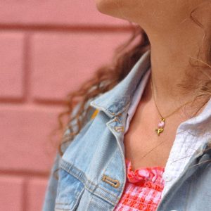 collier flora porté